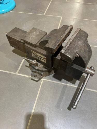 6&rdquo; Swivel vice