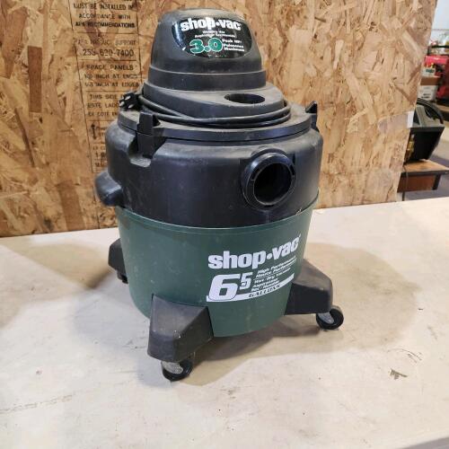 6 Gal shop vac w hose