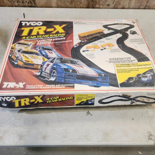 Vintage slot racing game