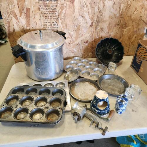 Pressure cooker, baking tins