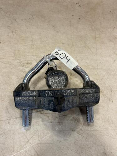 Trailer lock w key