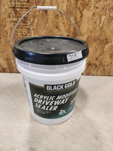 17L Driveway sealer