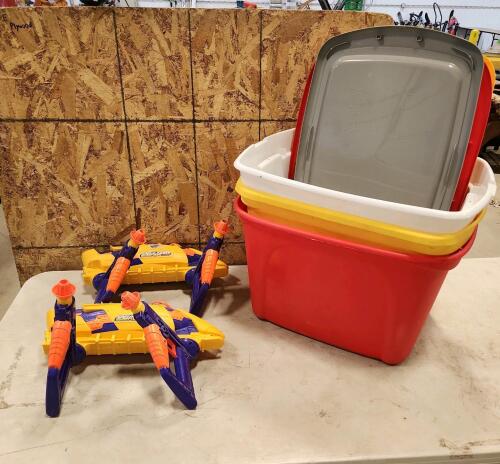 2 waterguns, 3 totes