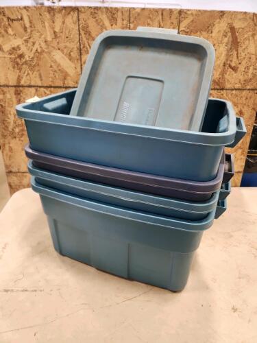 4 Rubbermaid totes w lids