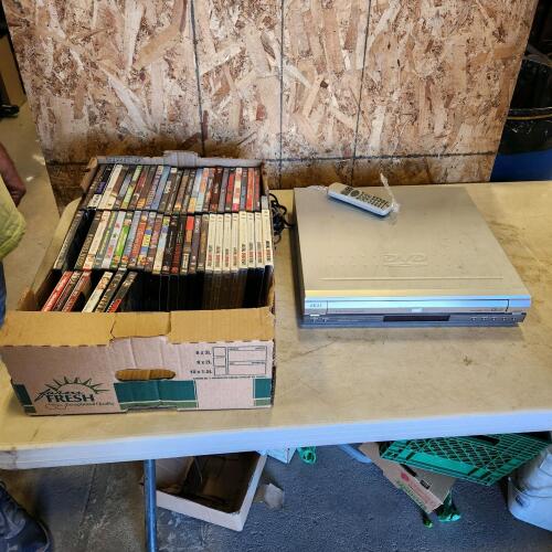DVD player w DVD movies