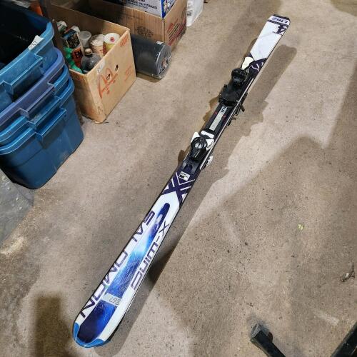 63" L Down hill skiis