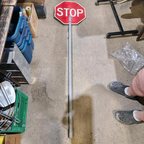 Stop/slow road work sign