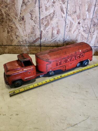 Vintage metal Texaco truck