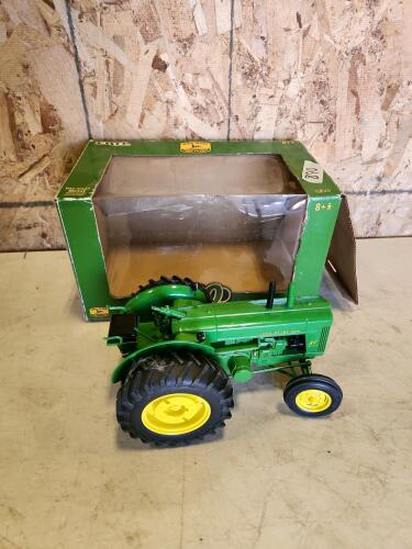 1:16 Scale diecast John Deere model tractor w damage