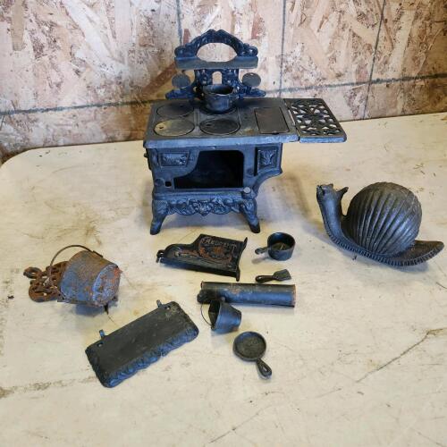 Cast stove, & snail