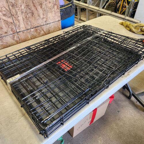 Pet crate 30" L 21"W 21"H