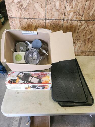 Slicer/grater, food processor, boot mats