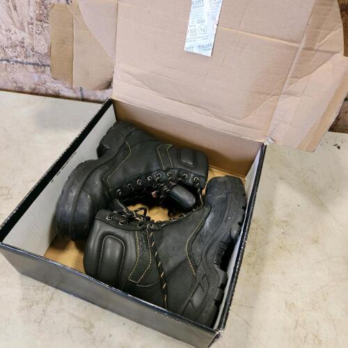 Sz 8 CSA work boots