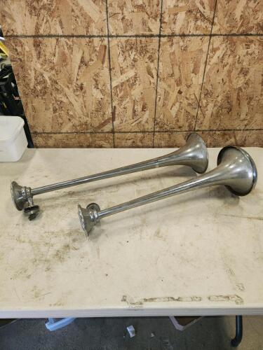 2 Large truck air horns