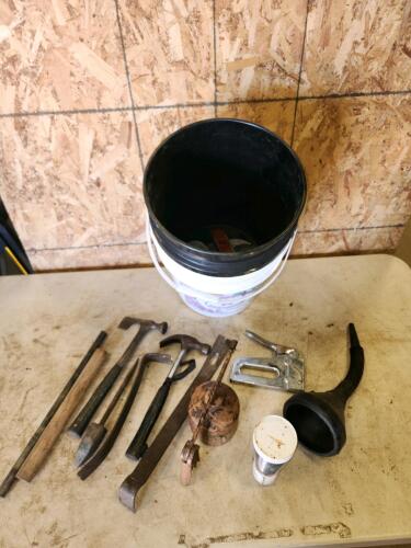 2 5gal pails, assorted tools