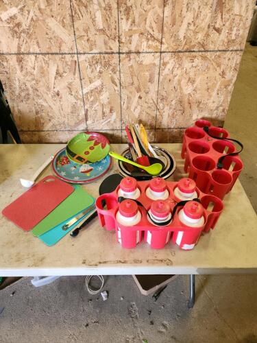 Water bottles & assorted kitchenware