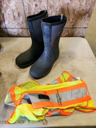 Sz 10.5 rubber boots, hivis vest