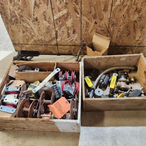 Hand winches, pulleys & fittings