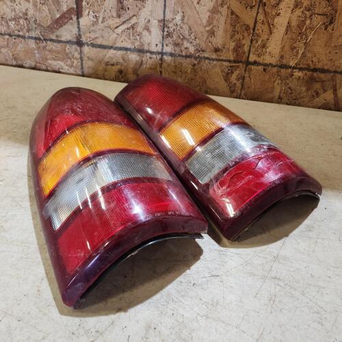 1990-07 GMC pickup tail lights, 1 w damage