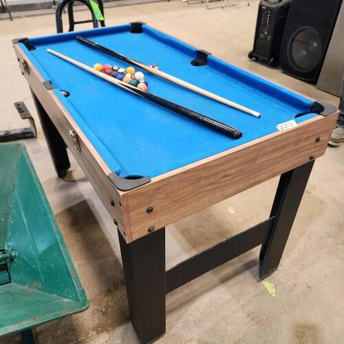 Kids pool table missing ball w damage