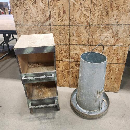 5 Gal Poultry feeder, double nest box