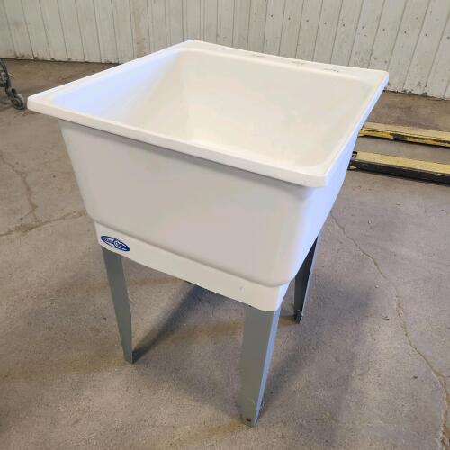 Plastic laundry tub