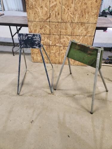 2 Outboard motor stands