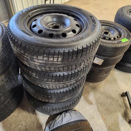 4 245/60R18 Winter tires, 75% thread w wheel covers