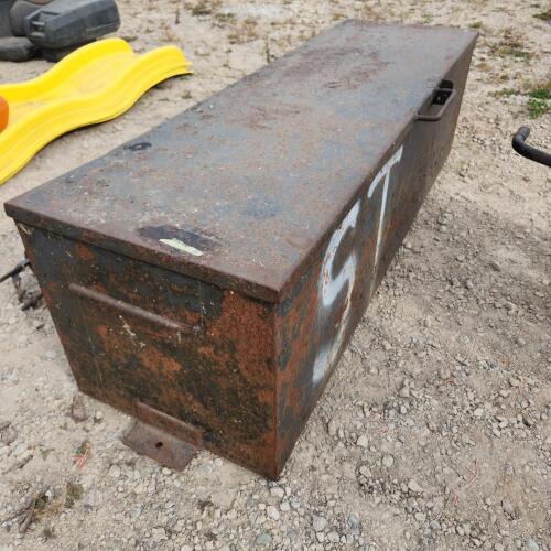 67"L 20"W 20"H Metal toolbox