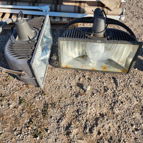 2 Large pole mount lights