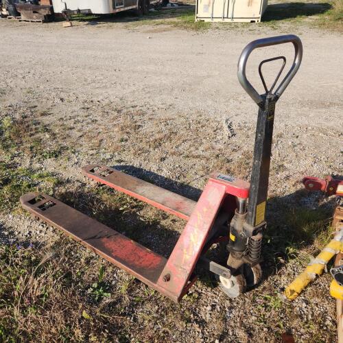 Pallet pump cart working