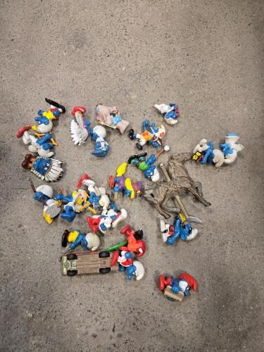 Smurf & other figures