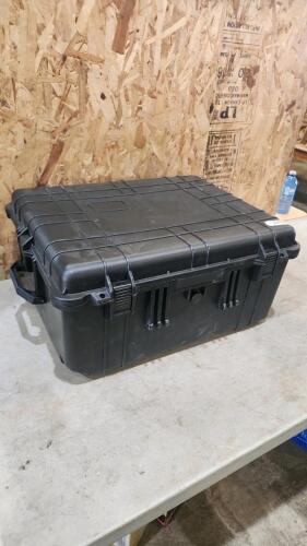 Plastic shipping crate 22"L 18"W 11"H