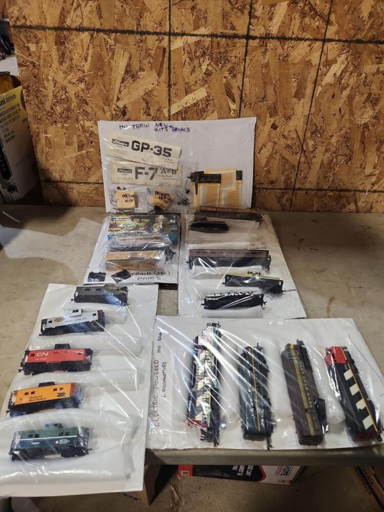 HO scale trains & decals