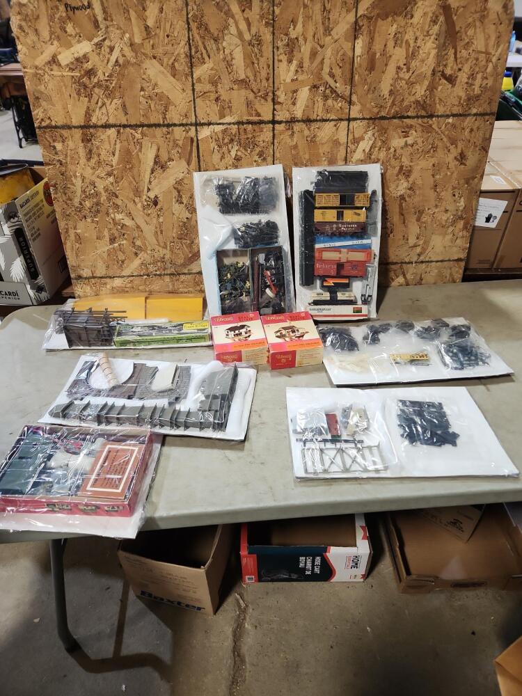 HO scale train cars & accesories