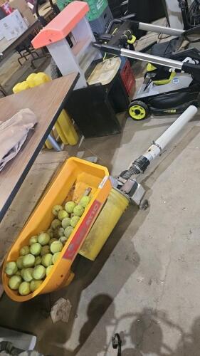 Tennis ball shooter