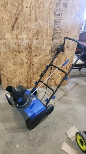 Electric snow thrower