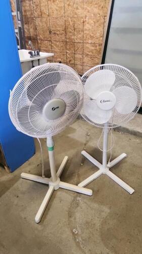 2 Pedestal fans