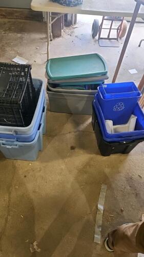 Various lids & tubs