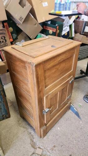 23"W 16"D 37"H Ice box