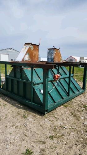 Double hopper bin 105"L 111"W 54"H w vibrator