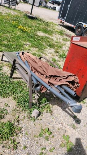 2 Lounge chairs & patio umbrella