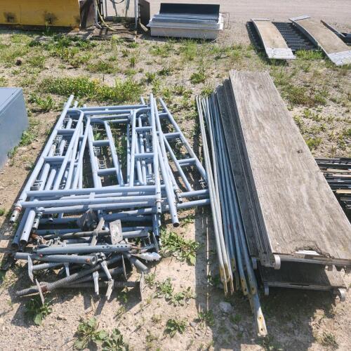6 Scaffolding sections 4- 9' platforms