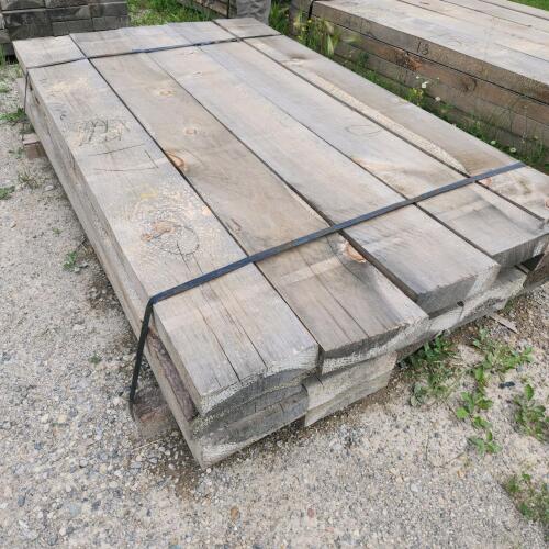 Lift of 2"x8"x6' White pine lumber