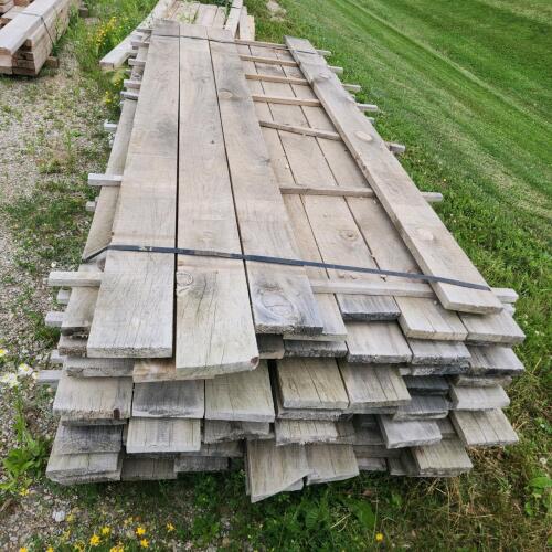 Lift of 1"X6"X8' pine lumber