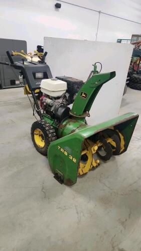 32" JD snowblower runs