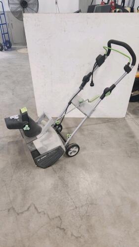 Electric snow thrower
