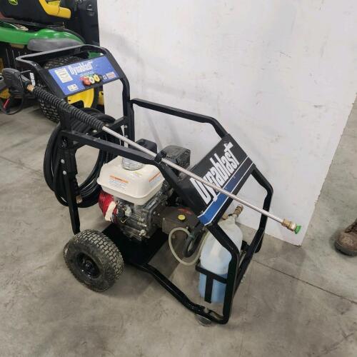 2500PSI Dynablast w honda working pressure washer