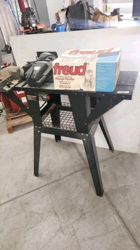 Freud plunge router w table