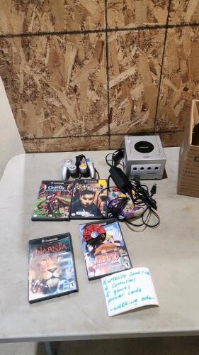 Nintendo game cube w controllers & games